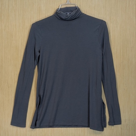 J. Crew Sweaters - J.Crew Gray Turtleneck Top Normcore Cozy Casual Minamilist Women's Small‎